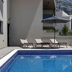Vip With Pool Villa Makarska