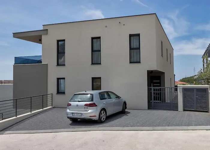 Vip With Pool ماكارسكا