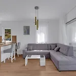 Vip With Pool Villa Makarska