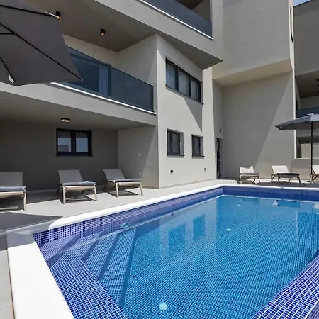 Vip With Pool